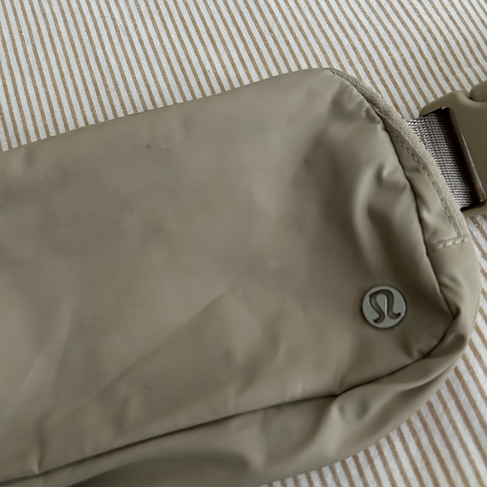 Lululemon extended strap belt bag